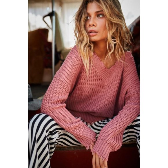 Pink Peplum Boutique Sweaters - Women's Ash Rose Distressed Frayed V-neck Sweater
